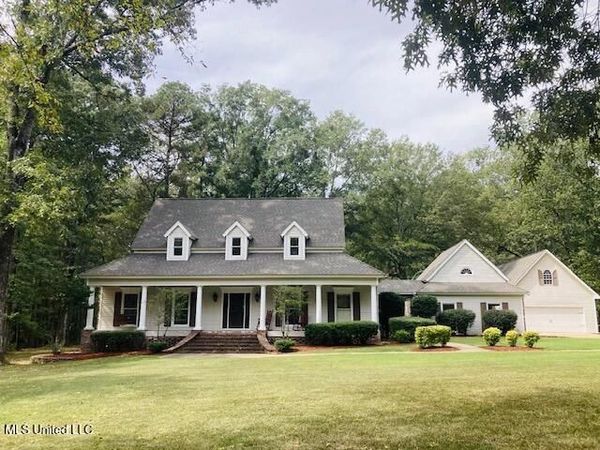 611 S Springlake Circle, Terry, MS 39170