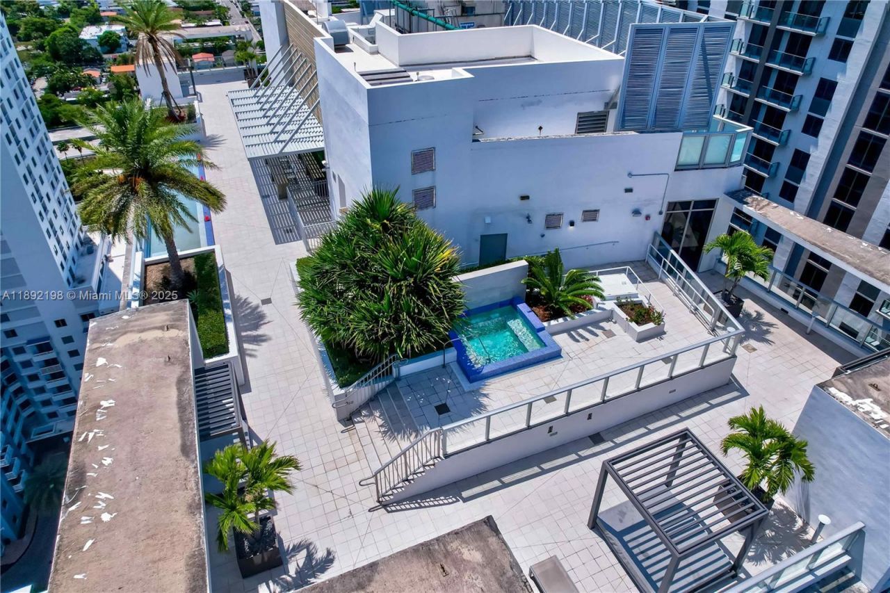 1010 SW 2nd Ave, Unit 603, Miami, FL 33130 Photo