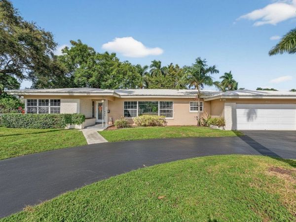 801 Holly Ln, Plantation, FL 33317