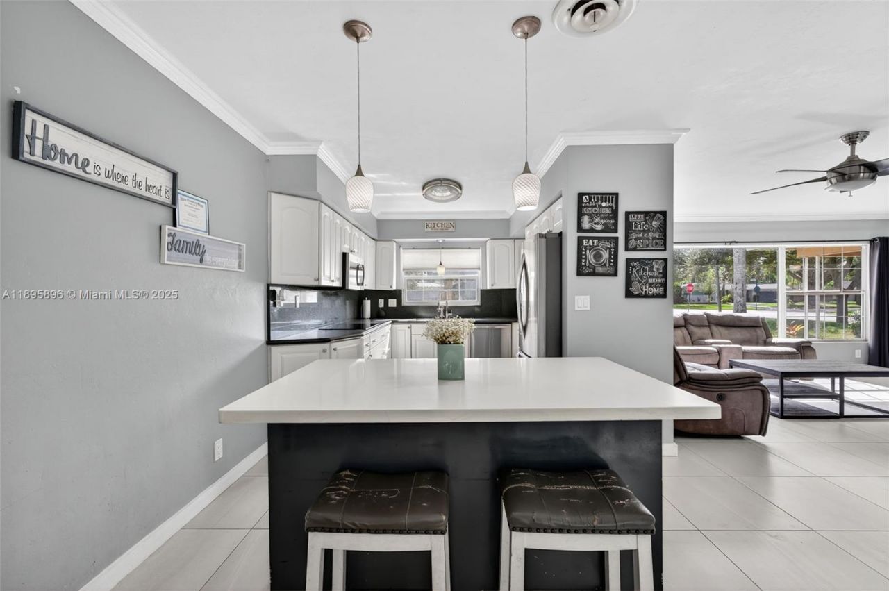 801 Holly Ln, Plantation, FL 33317 Photo