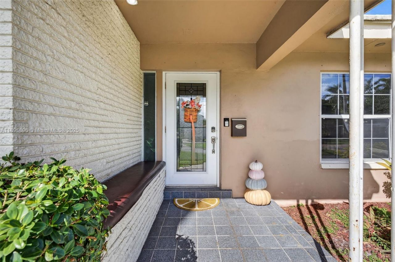 801 Holly Ln, Plantation, FL 33317 Photo