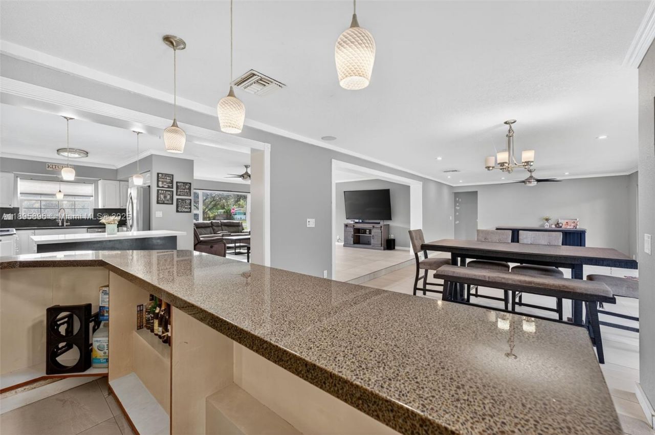 801 Holly Ln, Plantation, FL 33317 Photo