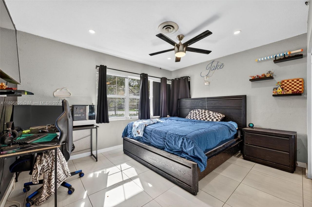 801 Holly Ln, Plantation, FL 33317 Photo