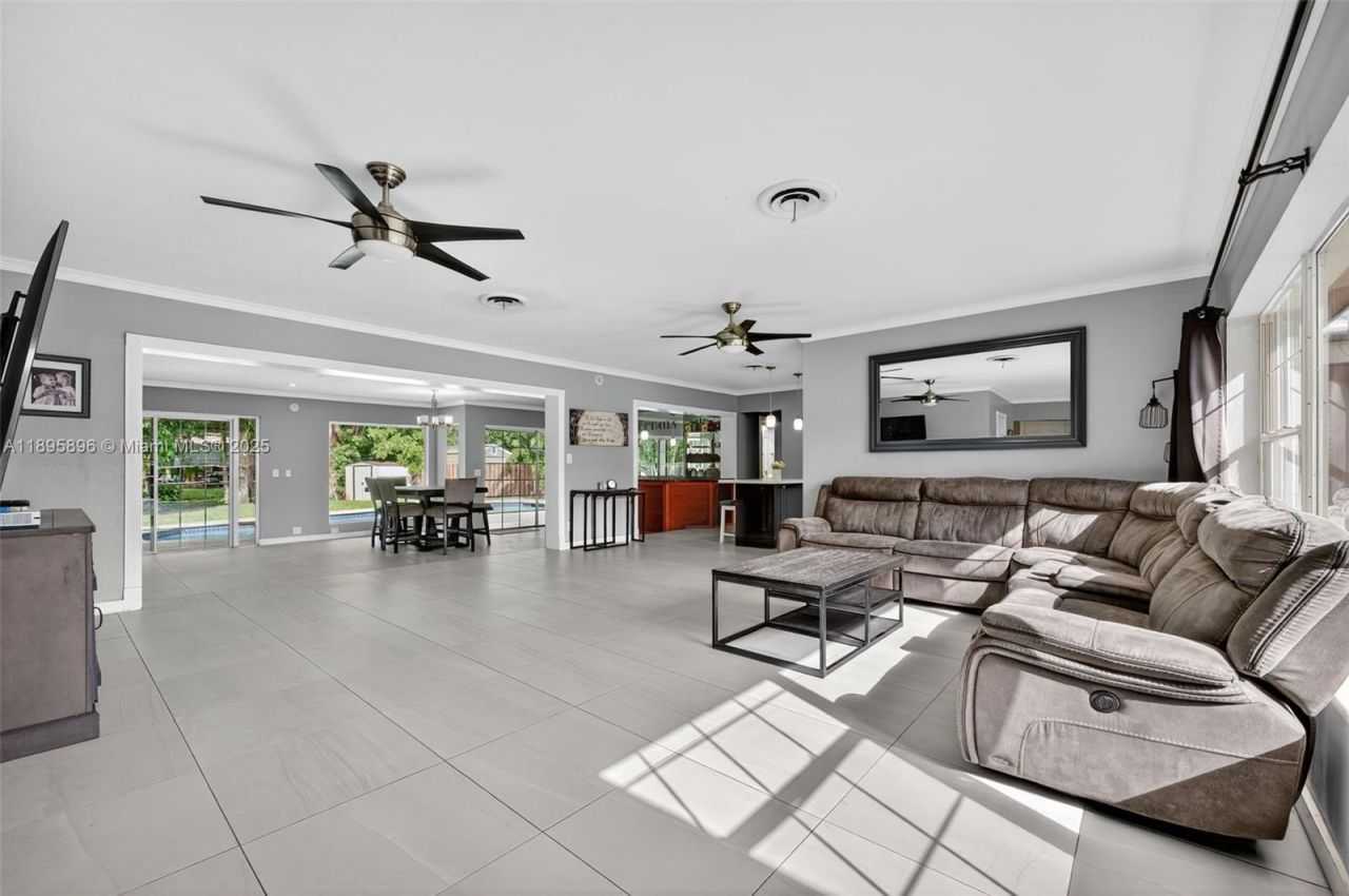 801 Holly Ln, Plantation, FL 33317 Photo