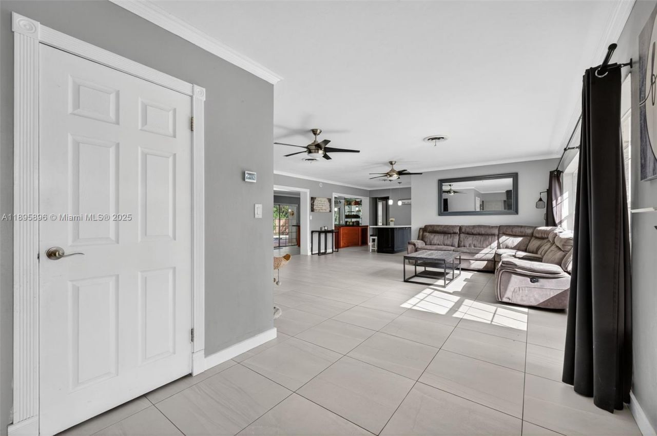 801 Holly Ln, Plantation, FL 33317 Photo