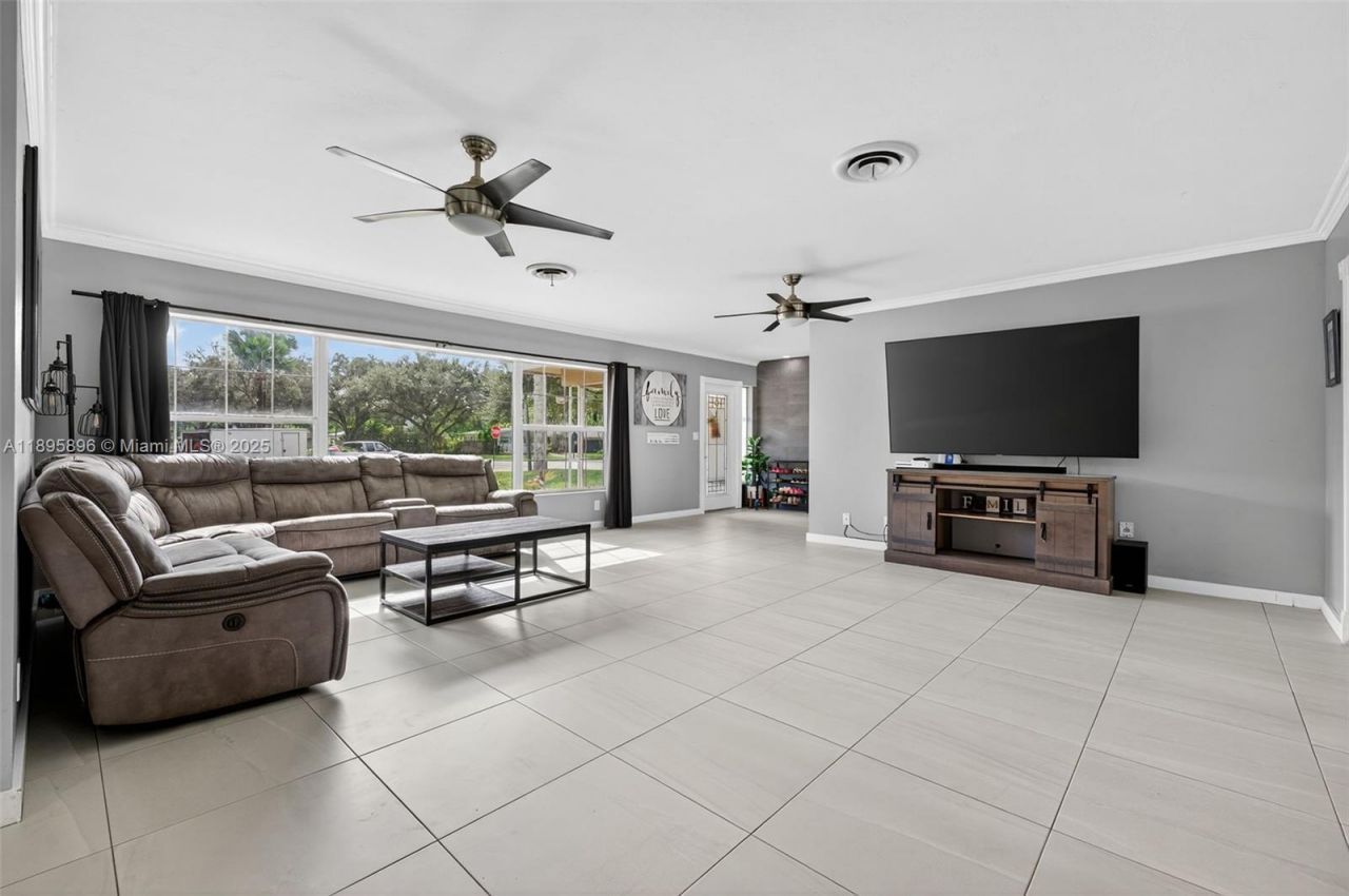 801 Holly Ln, Plantation, FL 33317 Photo