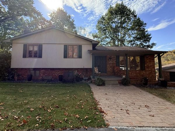 1001 Hilltop Dr, Princeton, WV 24739