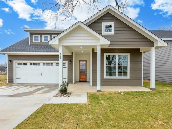 605 N Getzendaner Street, Waxahachie, TX 75165