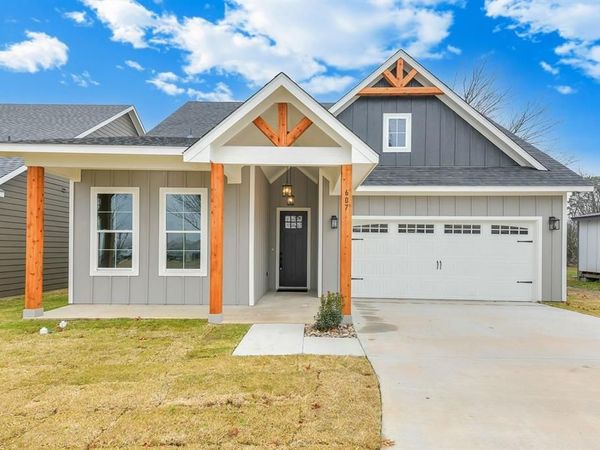 607 N Getzendaner Street, Waxahachie, TX 75165