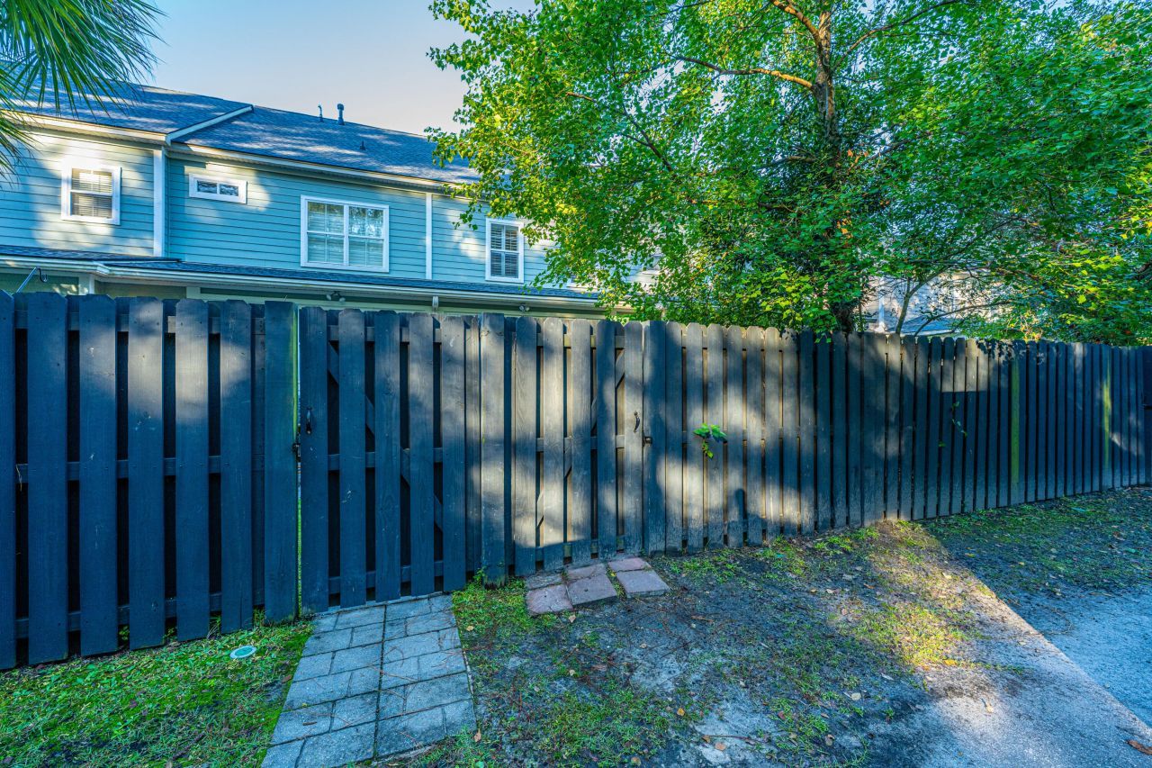 2412 Kings Gate Lane Photo 30