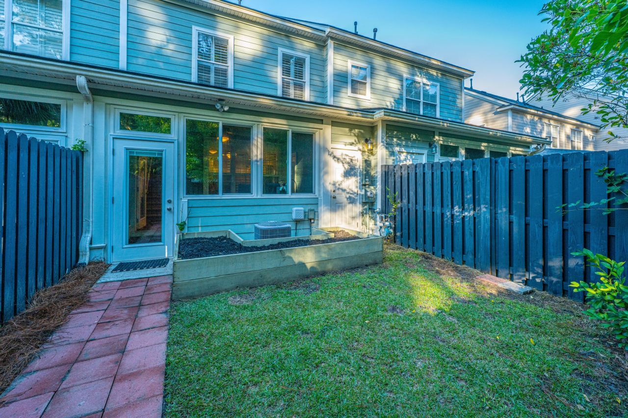 2412 Kings Gate Lane Photo 32