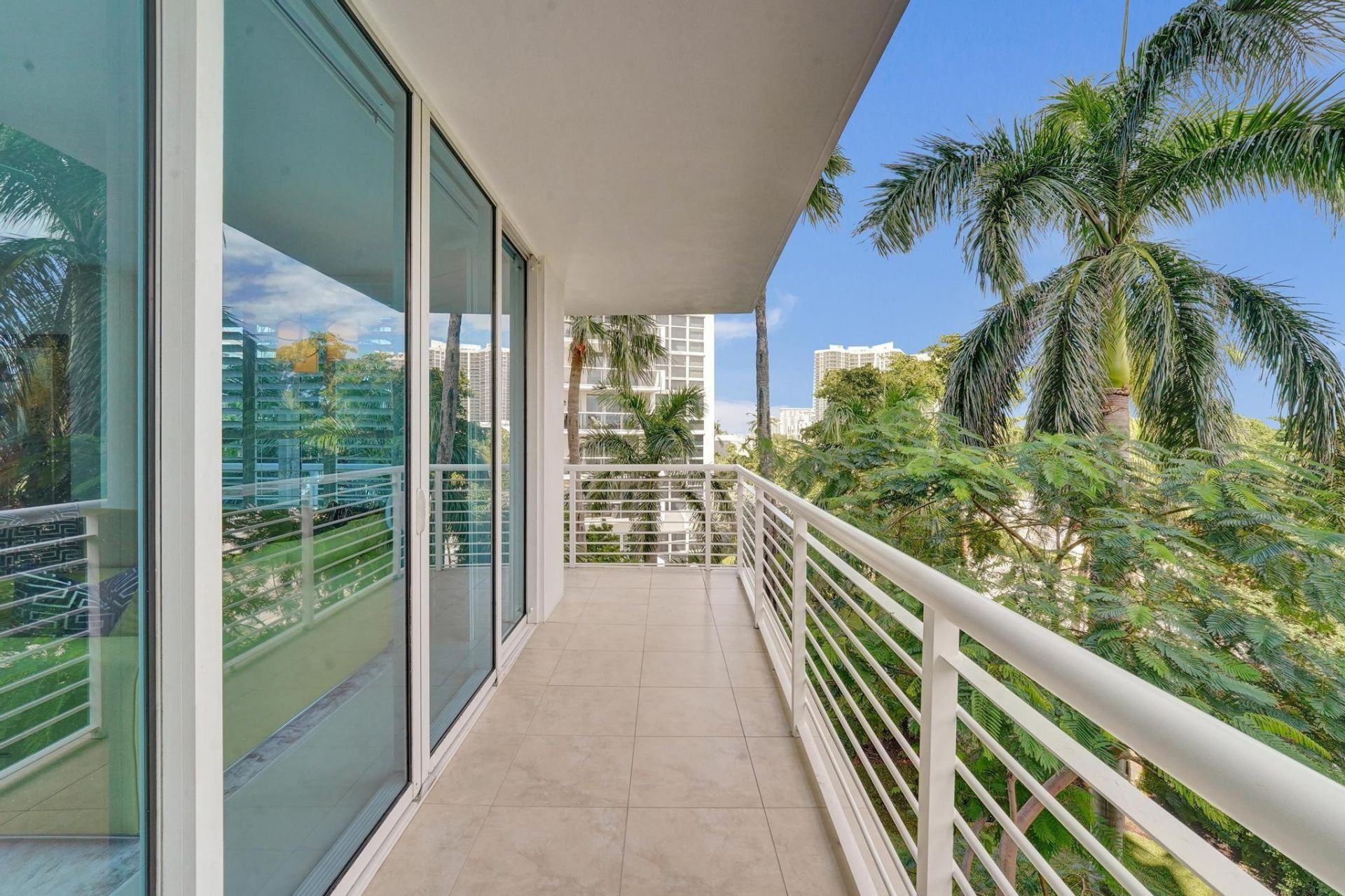 2831 N Ocean Boulevard, Unit 303N, Fort Lauderdale, FL 33308 Photo