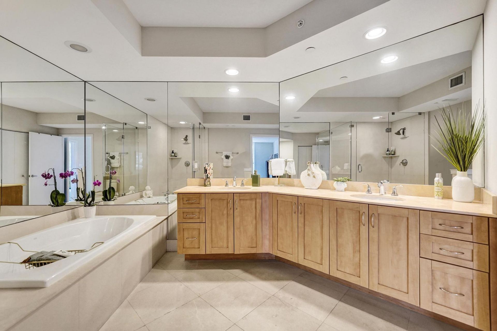 2831 N Ocean Boulevard, Unit 303N, Fort Lauderdale, FL 33308 Photo