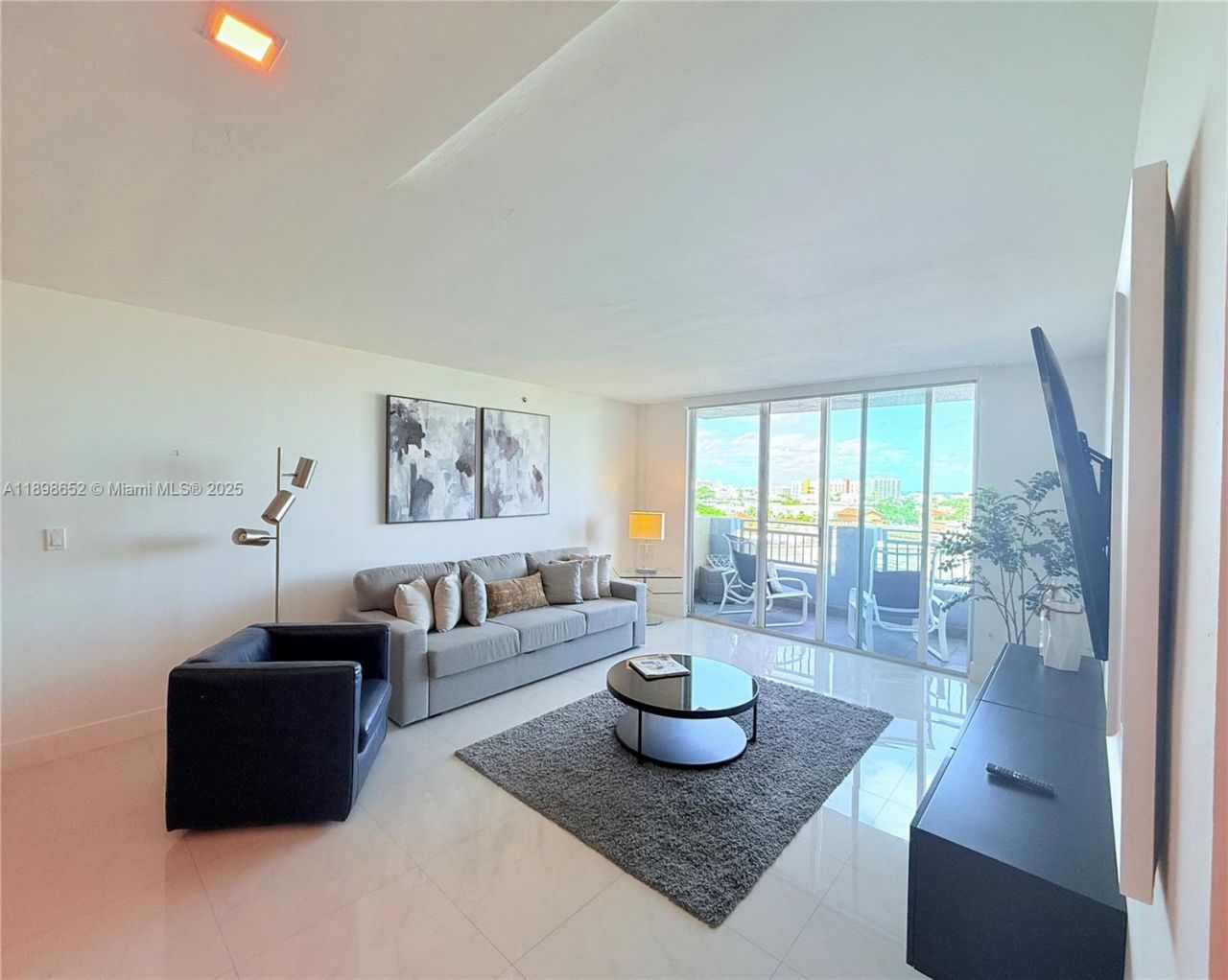 90 Alton Rd, Unit 909, Miami Beach, FL 33139 Photo