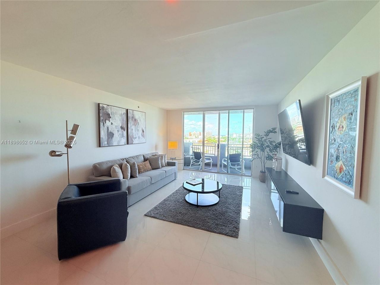 90 Alton Rd, Unit 909, Miami Beach, FL 33139 Photo