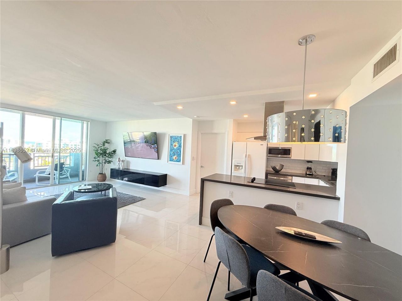 90 Alton Rd, Unit 909, Miami Beach, FL 33139 Photo