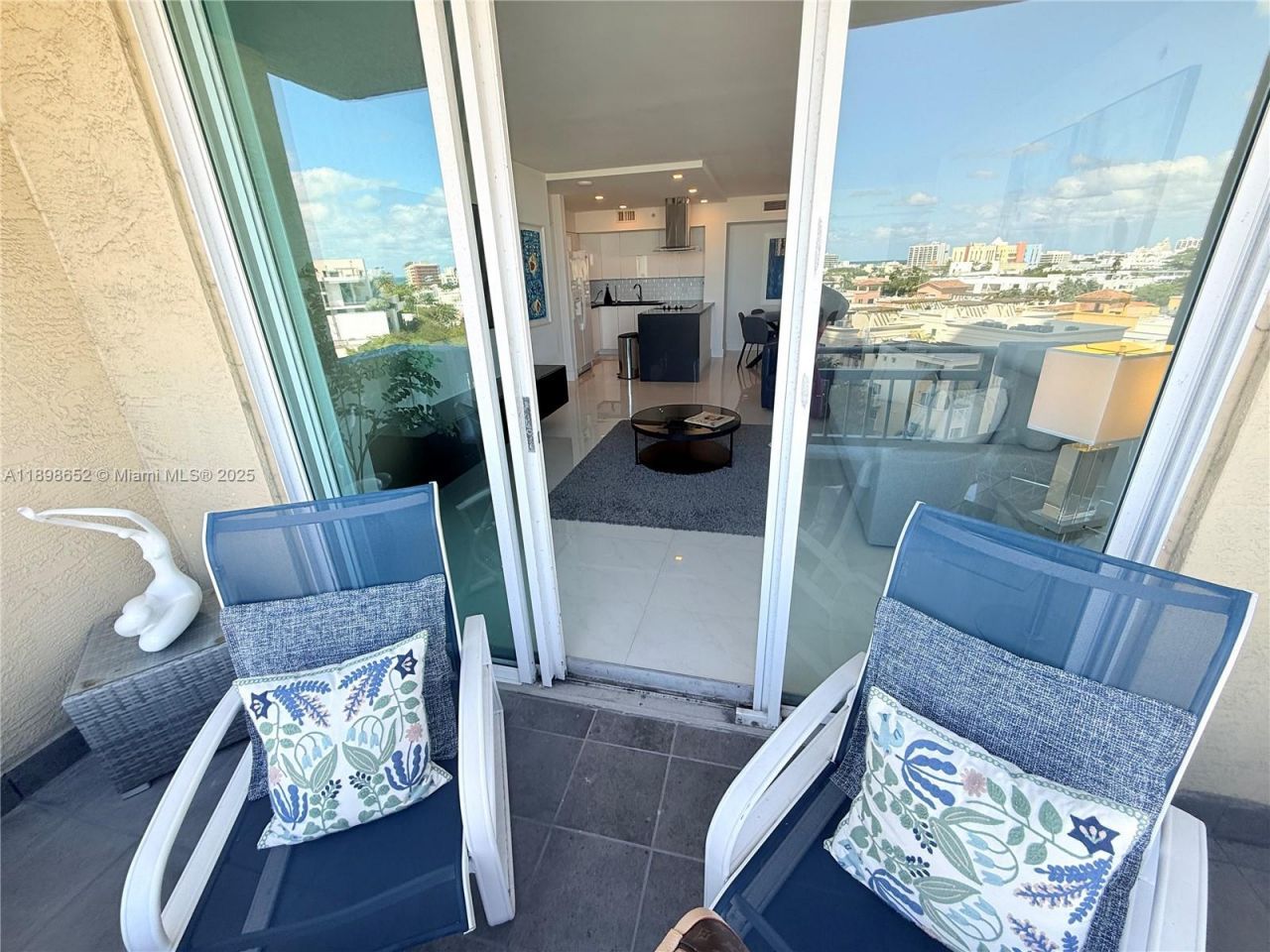 90 Alton Rd, Unit 909, Miami Beach, FL 33139 Photo