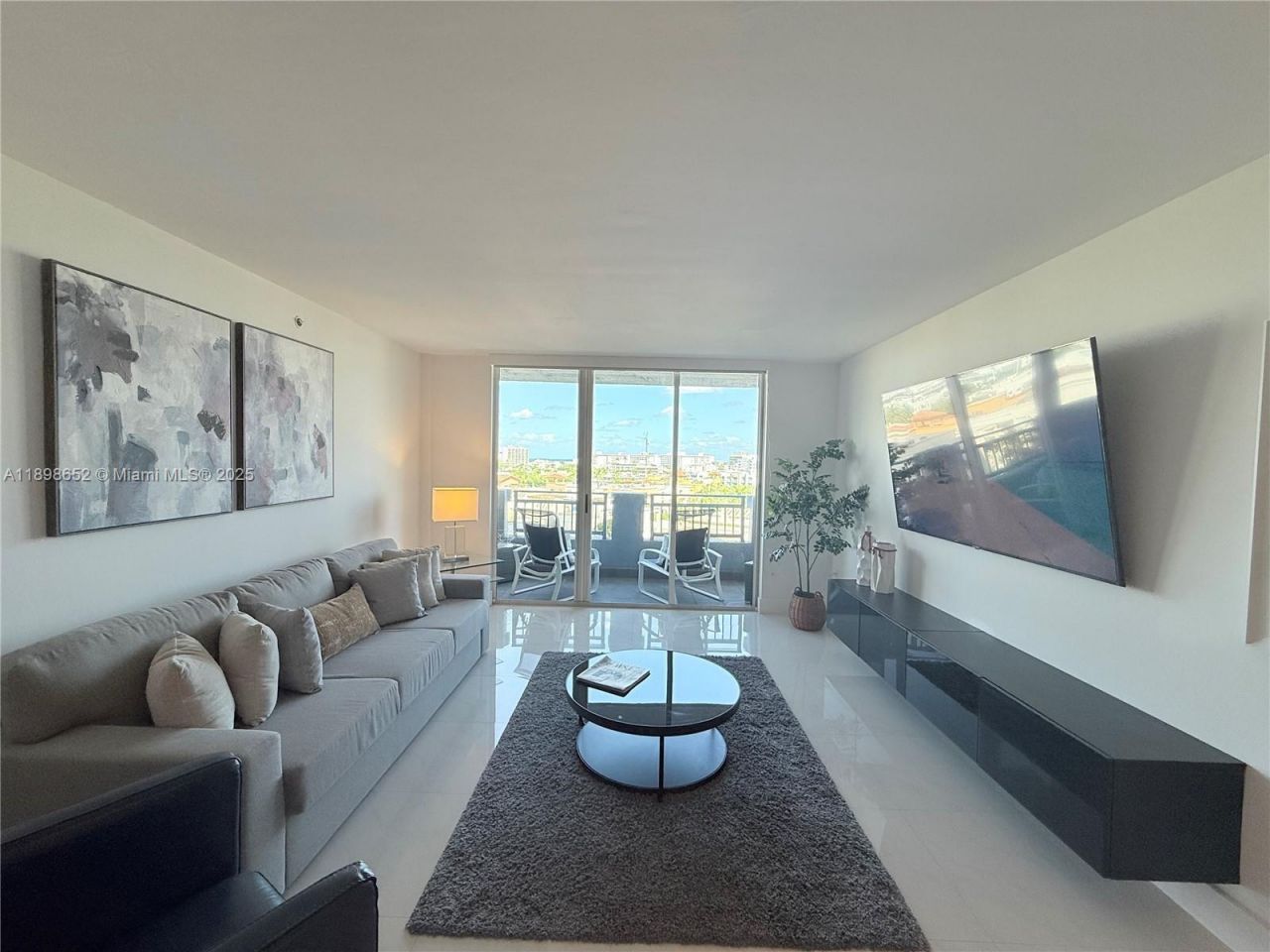 90 Alton Rd, Unit 909, Miami Beach, FL 33139 Photo