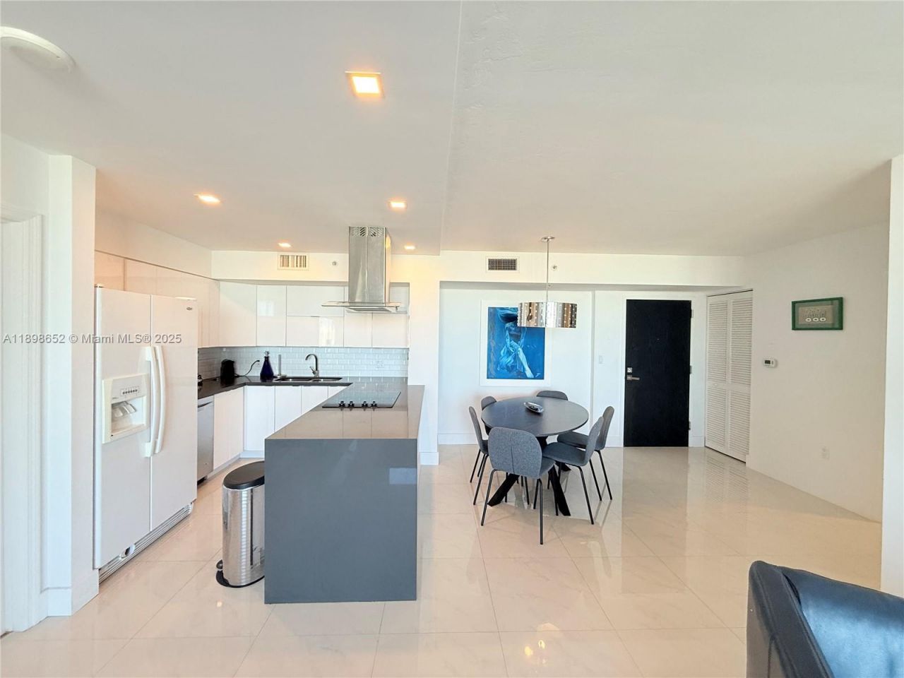 90 Alton Rd, Unit 909, Miami Beach, FL 33139 Photo