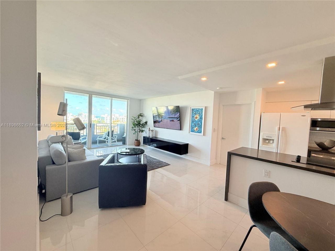 90 Alton Rd, Unit 909, Miami Beach, FL 33139 Photo