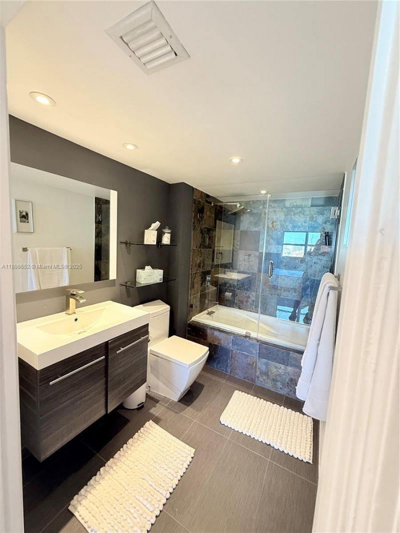 90 Alton Rd, Unit 909, Miami Beach, FL 33139 Photo