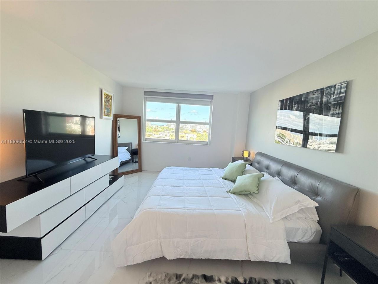 90 Alton Rd, Unit 909, Miami Beach, FL 33139 Photo