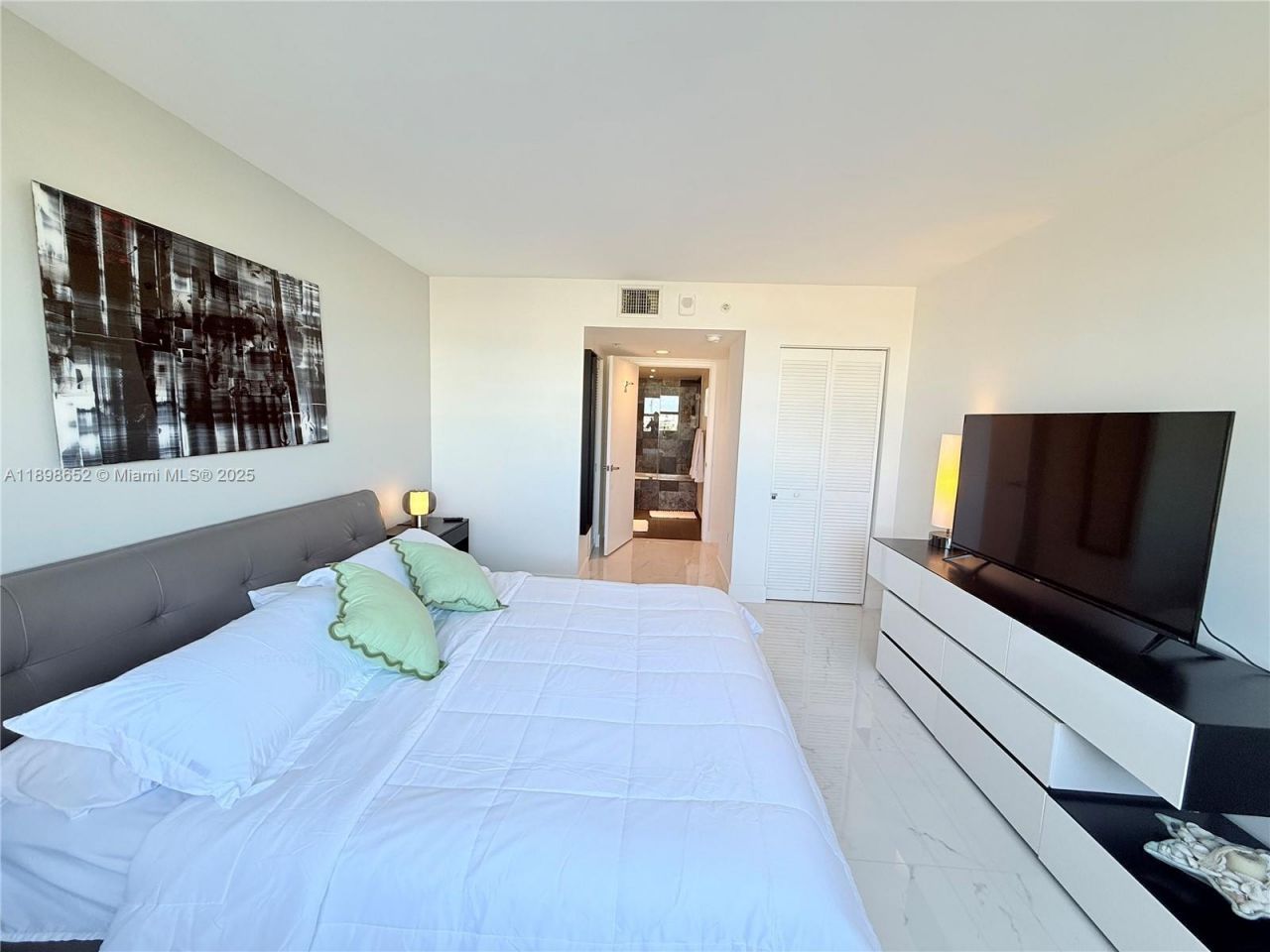 90 Alton Rd, Unit 909, Miami Beach, FL 33139 Photo