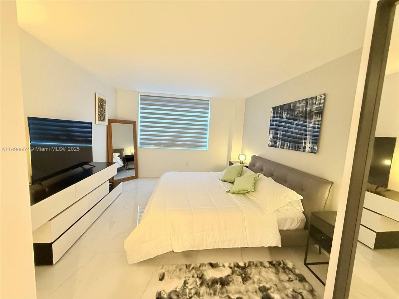 90 Alton Rd, Unit 909, Miami Beach, FL 33139 Photo