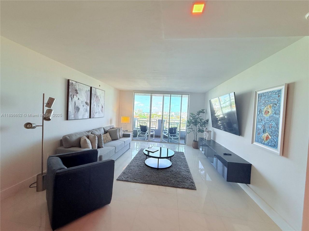 90 Alton Rd, Unit 909, Miami Beach, FL 33139 Photo