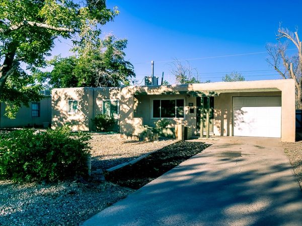 721 Palomas Drive NE, Albuquerque, NM 87108