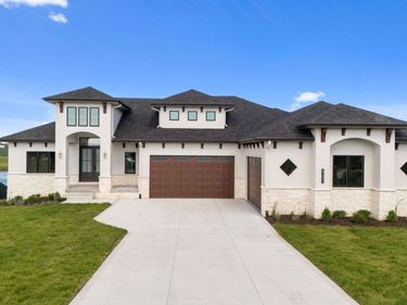 17027 S Reflection Circle, Bennington, NE 68007