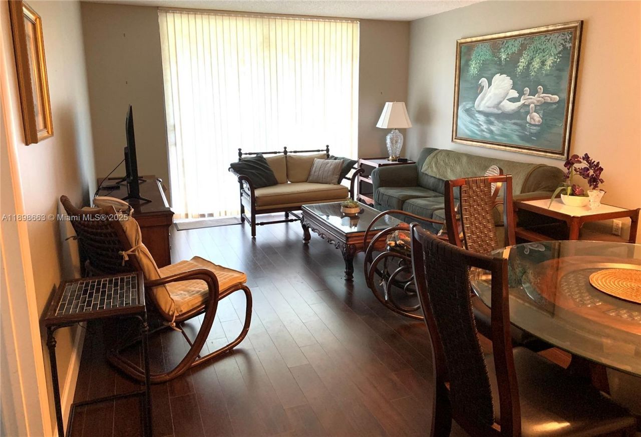 900 Colony Point Cir, Unit 305, Pembroke Pines, FL 33026 Photo