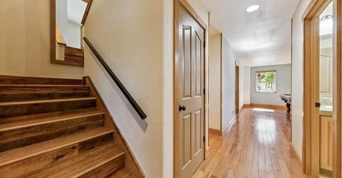 236 Uplands Way, South Lake Tahoe, CA 96150 Photo