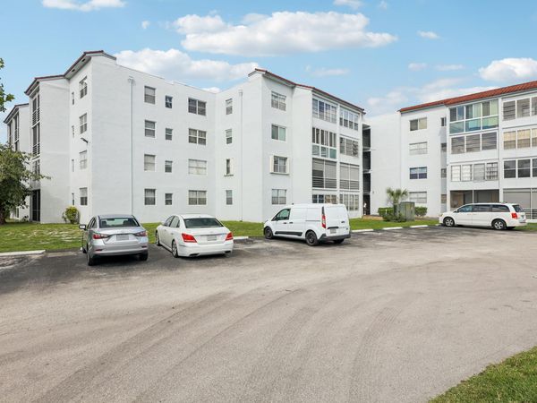 2860 Somerset Drive, Unit 307k, Lauderdale Lakes, FL 33311