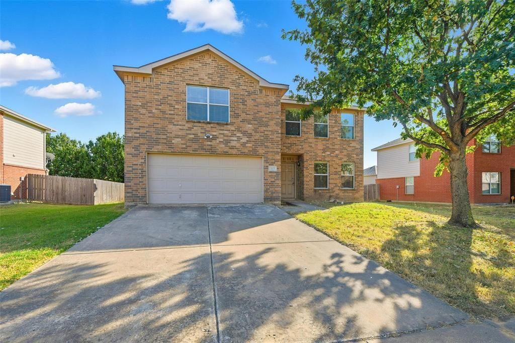 717 Redwing Drive, Saginaw, TX 76131 Main Photo