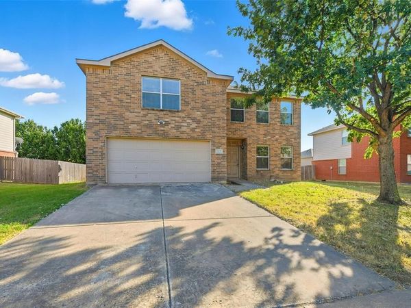 717 Redwing Drive, Saginaw, TX 76131