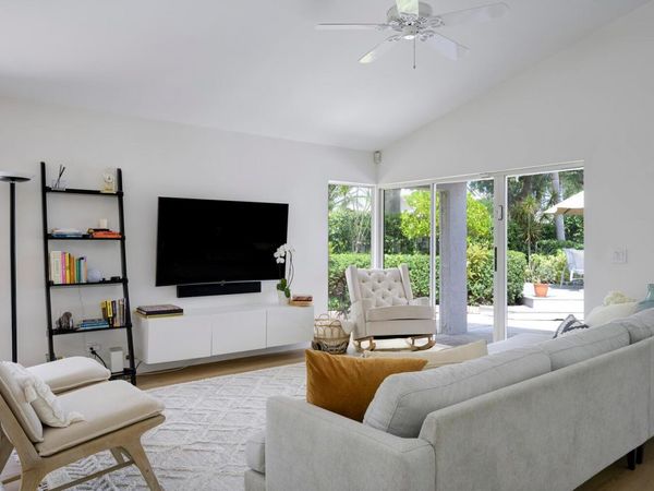 32 Admirals Court, Palm Beach Gardens, FL 33418