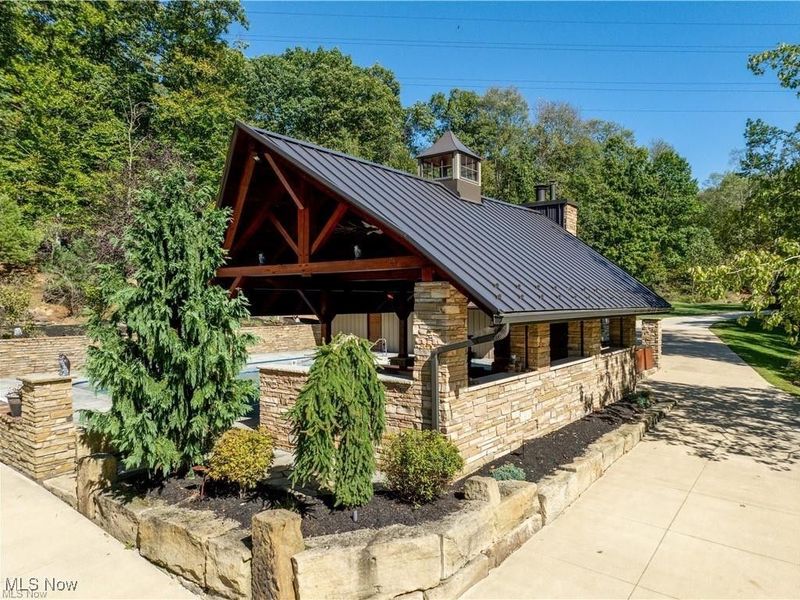 4133 Lace Road NW, Malvern, OH 44644 Photo 3