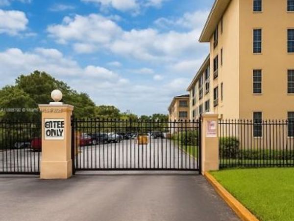 4848 NW 24th Ct, Unit 203, Lauderdale Lakes, FL 33313