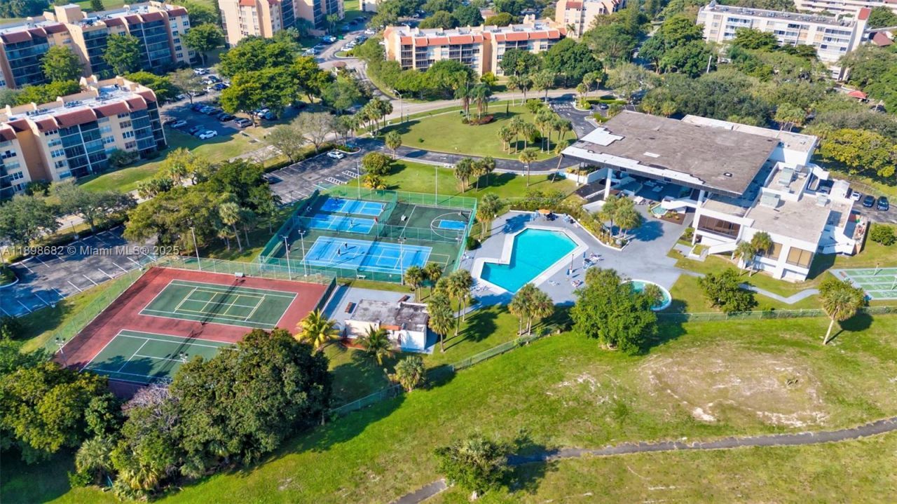 3821 Environ Blvd, Unit 411, Lauderhill, FL 33319 Photo