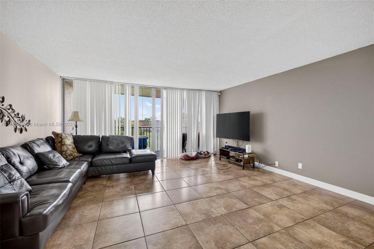 3821 Environ Blvd, Unit 411, Lauderhill, FL 33319 Photo