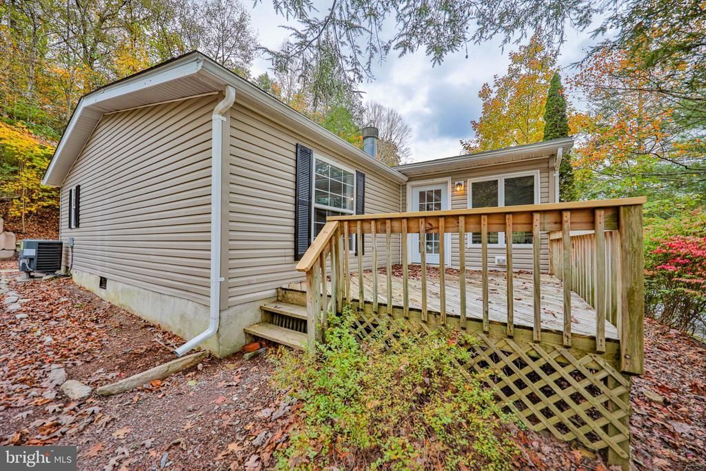 1243 BLUE MOUNTAIN CIRCLE, SAYLORSBURG, PA 18353