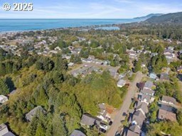 Ocean ST, Rockaway Beach, OR 97136