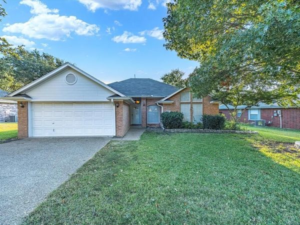 1016 N Carolina Avenue, Midlothian, TX 76065