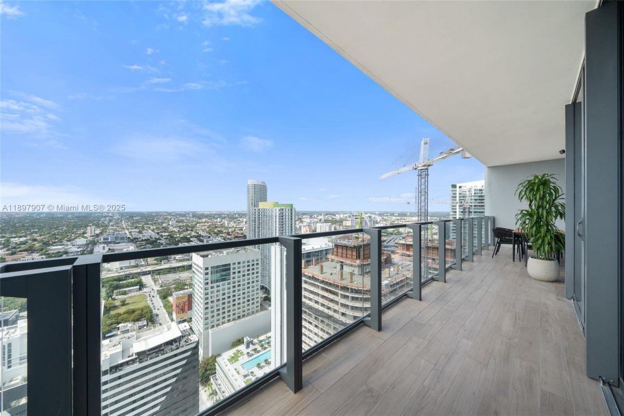 88 SW 7th St, Unit 3910, Miami, FL 33130 Photo