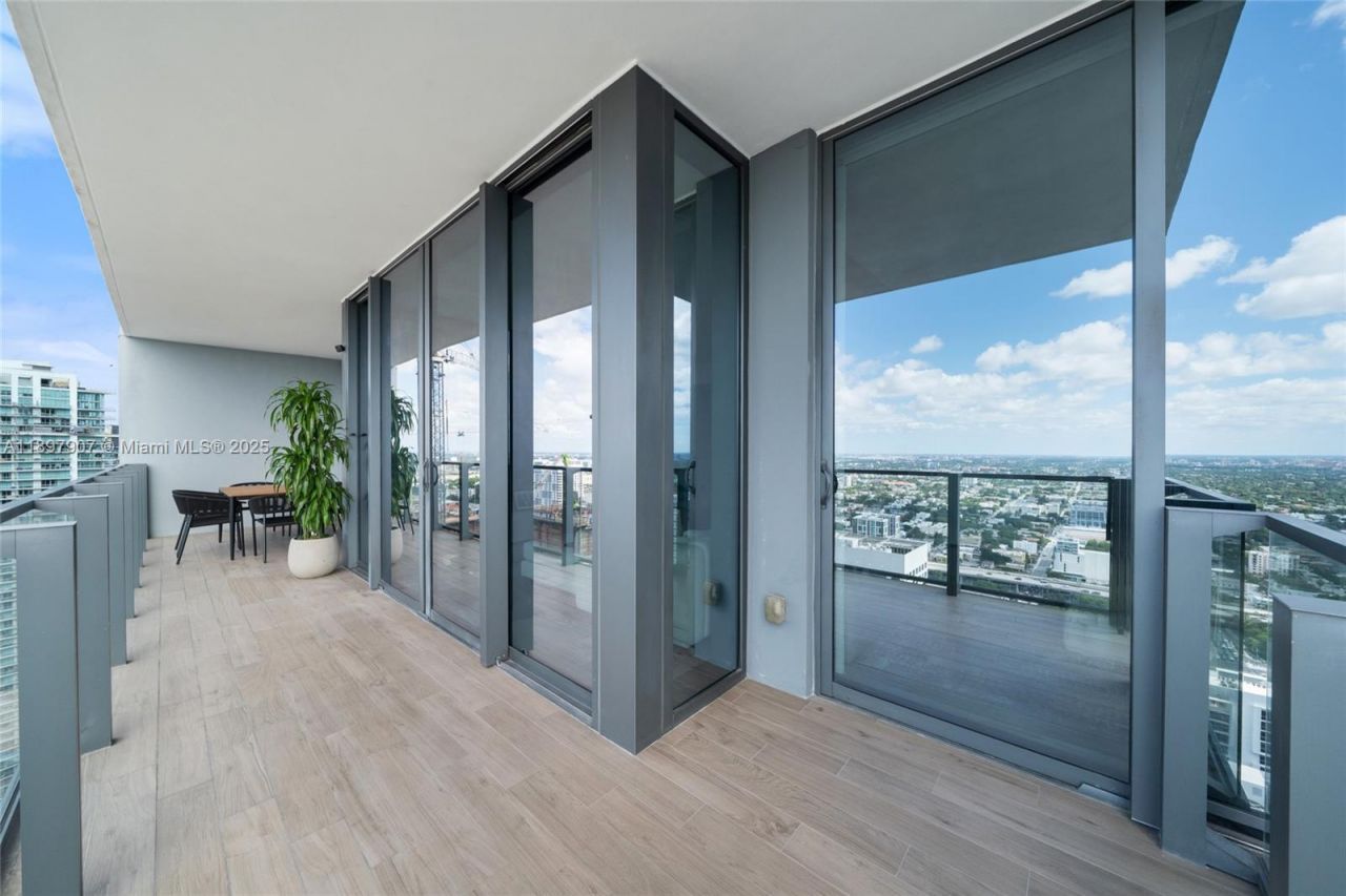 88 SW 7th St, Unit 3910, Miami, FL 33130 Photo