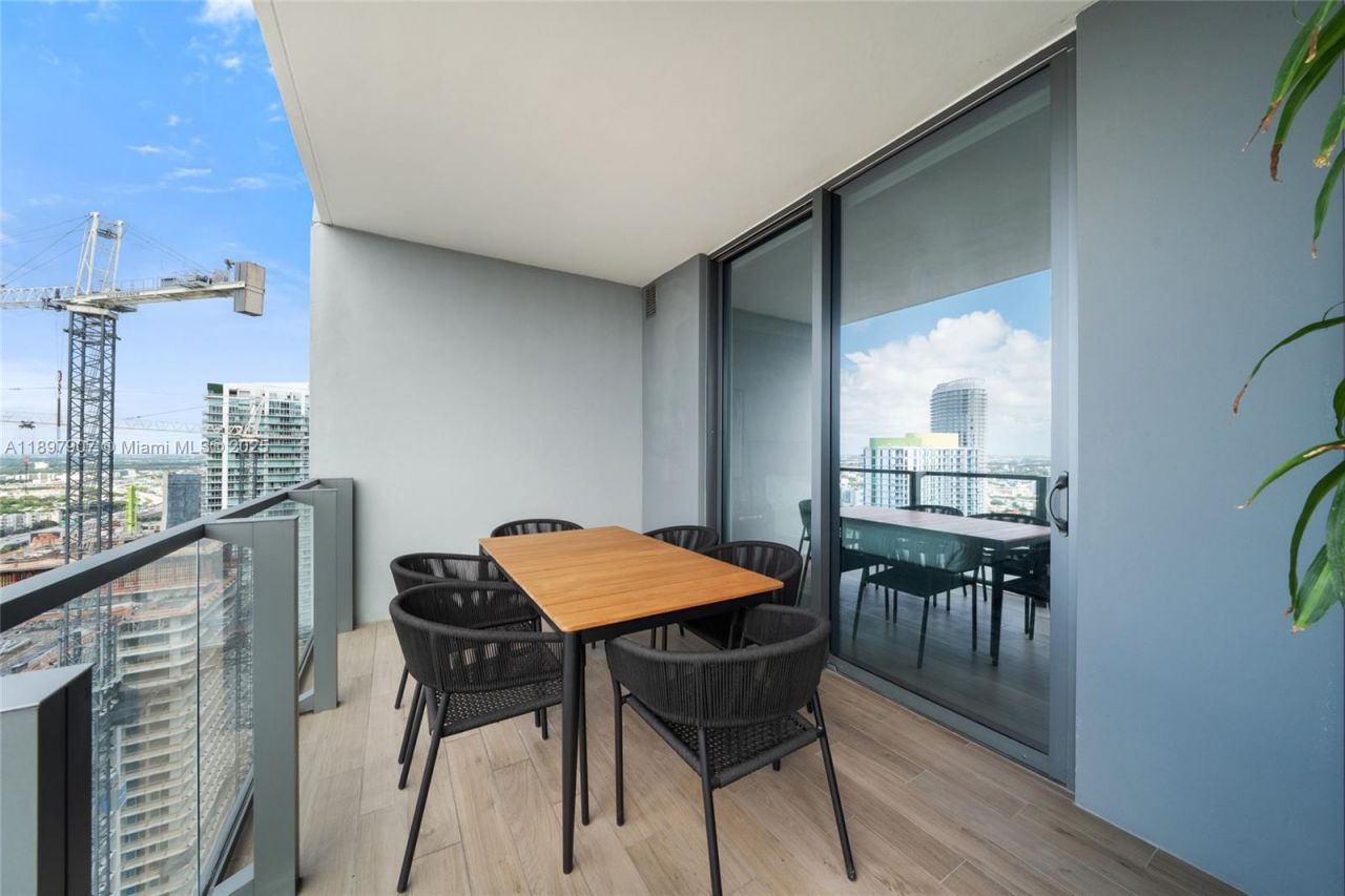 88 SW 7th St, Unit 3910, Miami, FL 33130 Photo