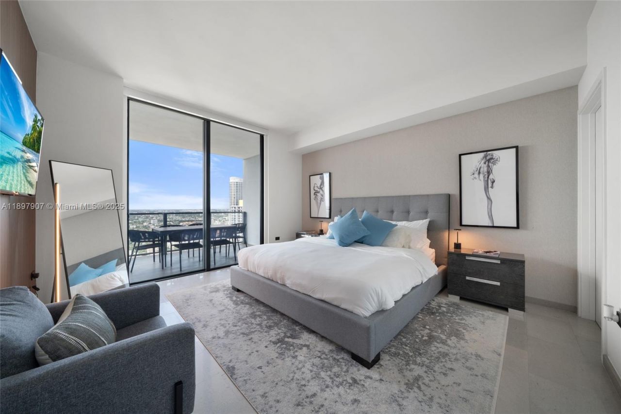 88 SW 7th St, Unit 3910, Miami, FL 33130 Photo