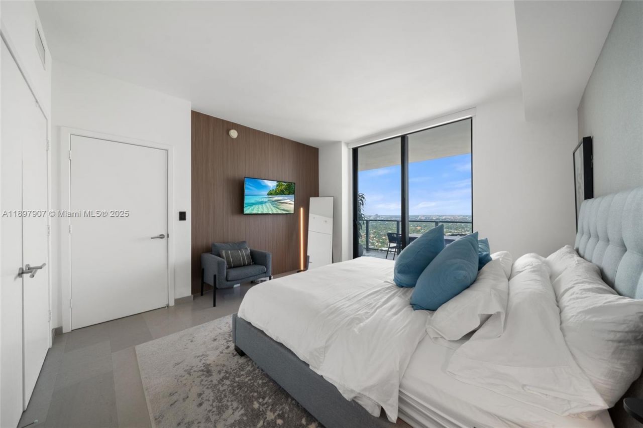 88 SW 7th St, Unit 3910, Miami, FL 33130 Photo