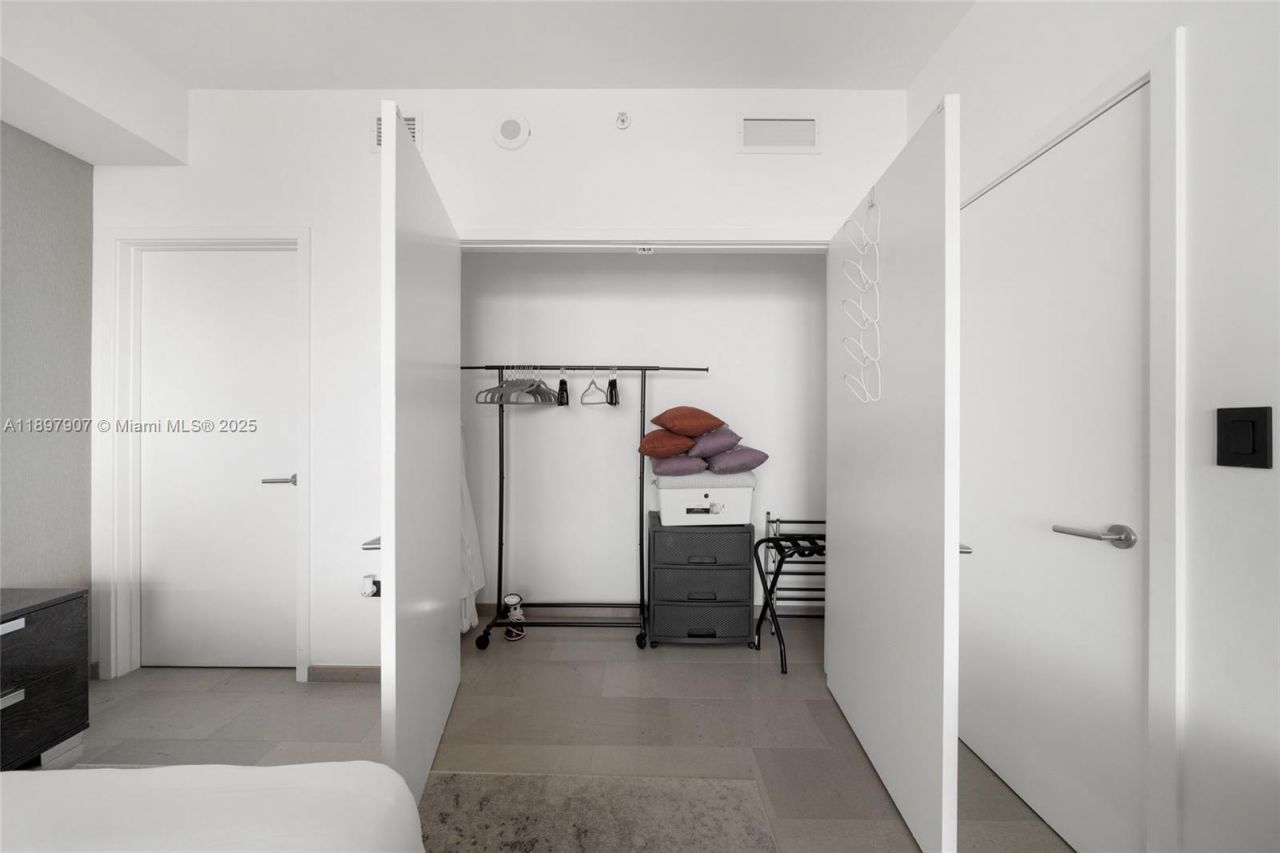 88 SW 7th St, Unit 3910, Miami, FL 33130 Photo